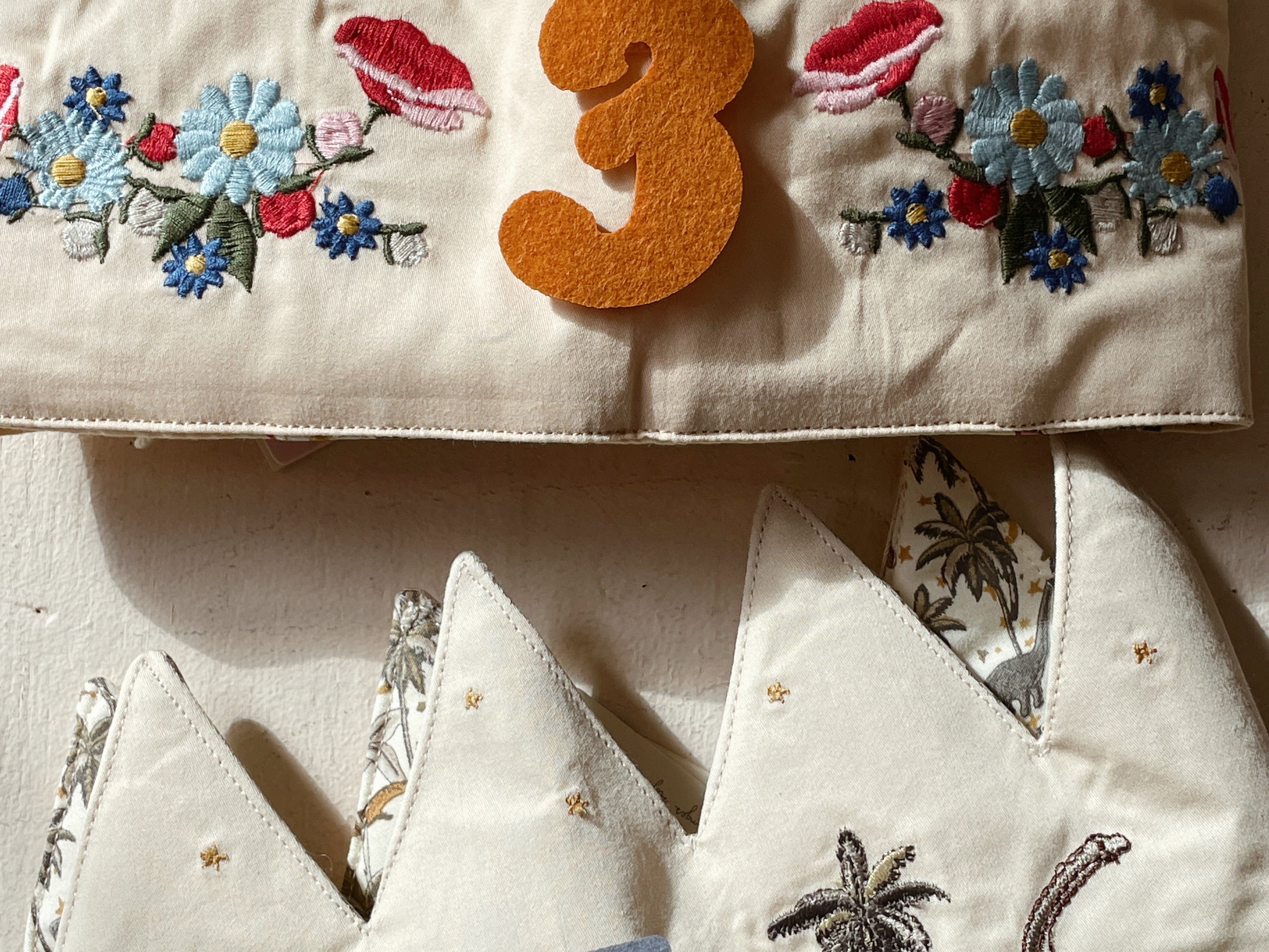 Konges Sløjd A/S Verjaardag dino