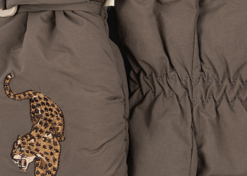 Konges Sløjd A/S Wanten walnut