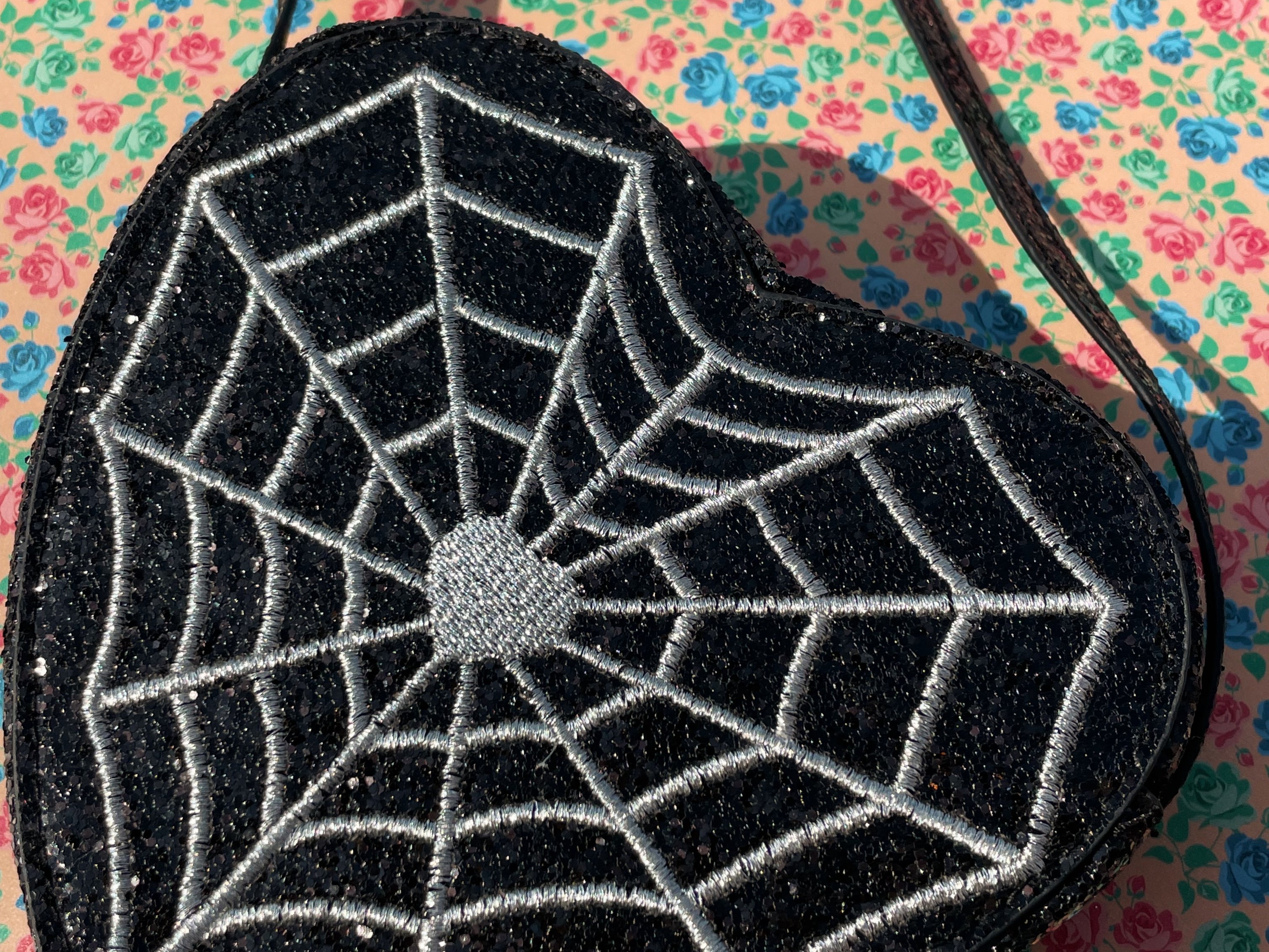 Konges Sløjd A/S Tassen En Portemonnees black spider web