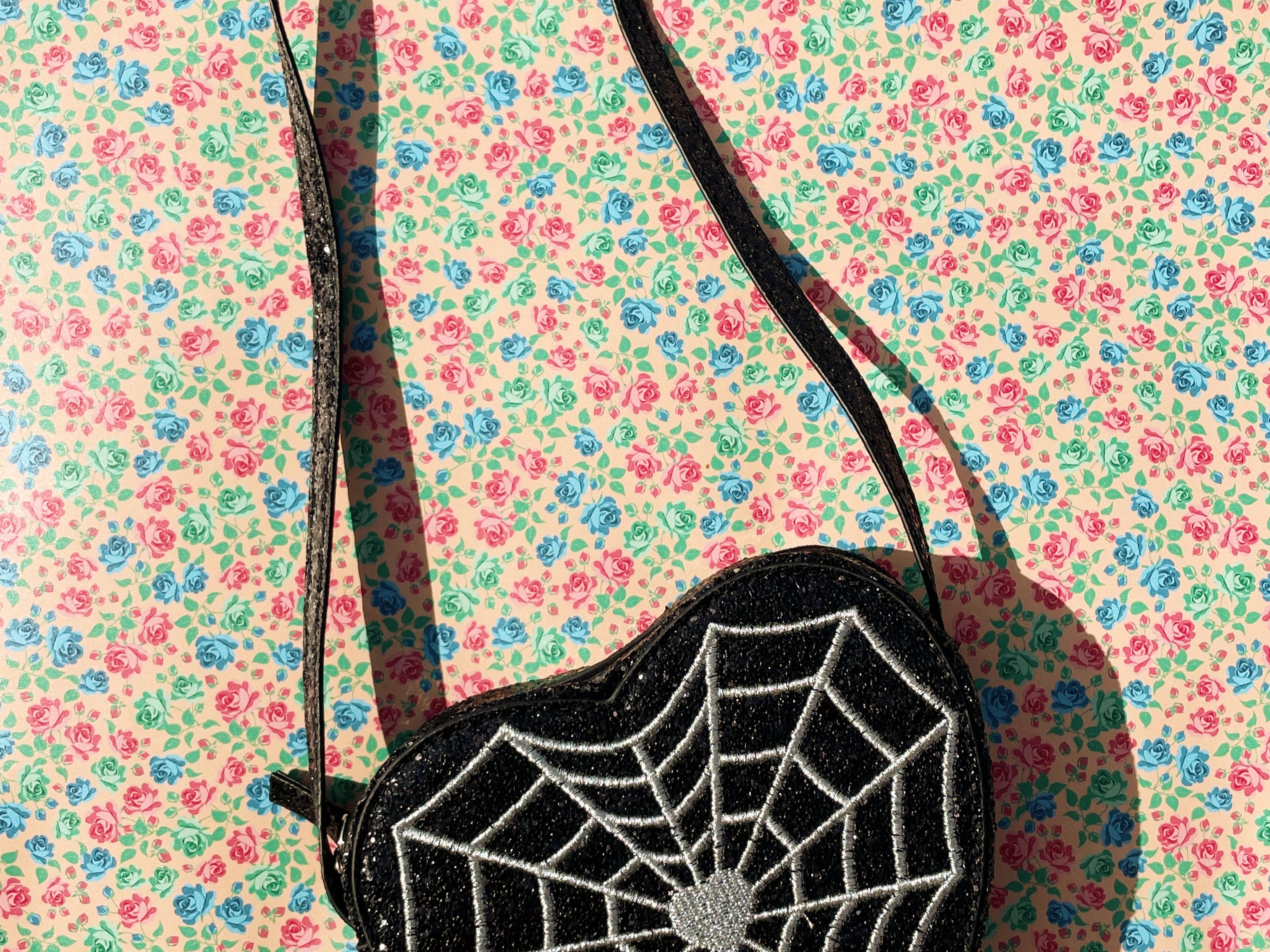 Konges Sløjd A/S Tassen En Portemonnees black spider web