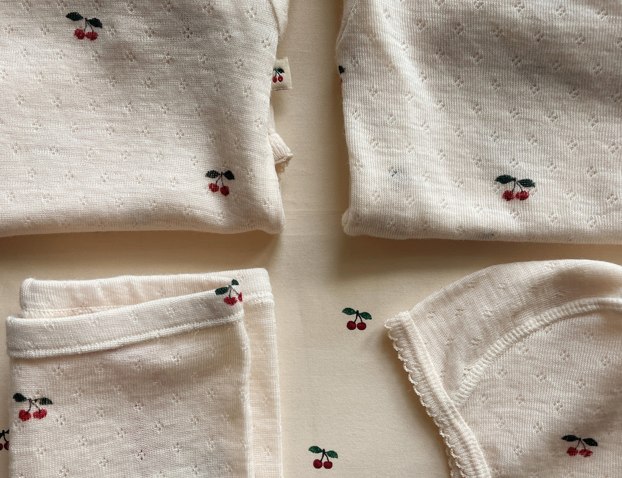 Konges Sløjd A/S BALACLAVAS cherry