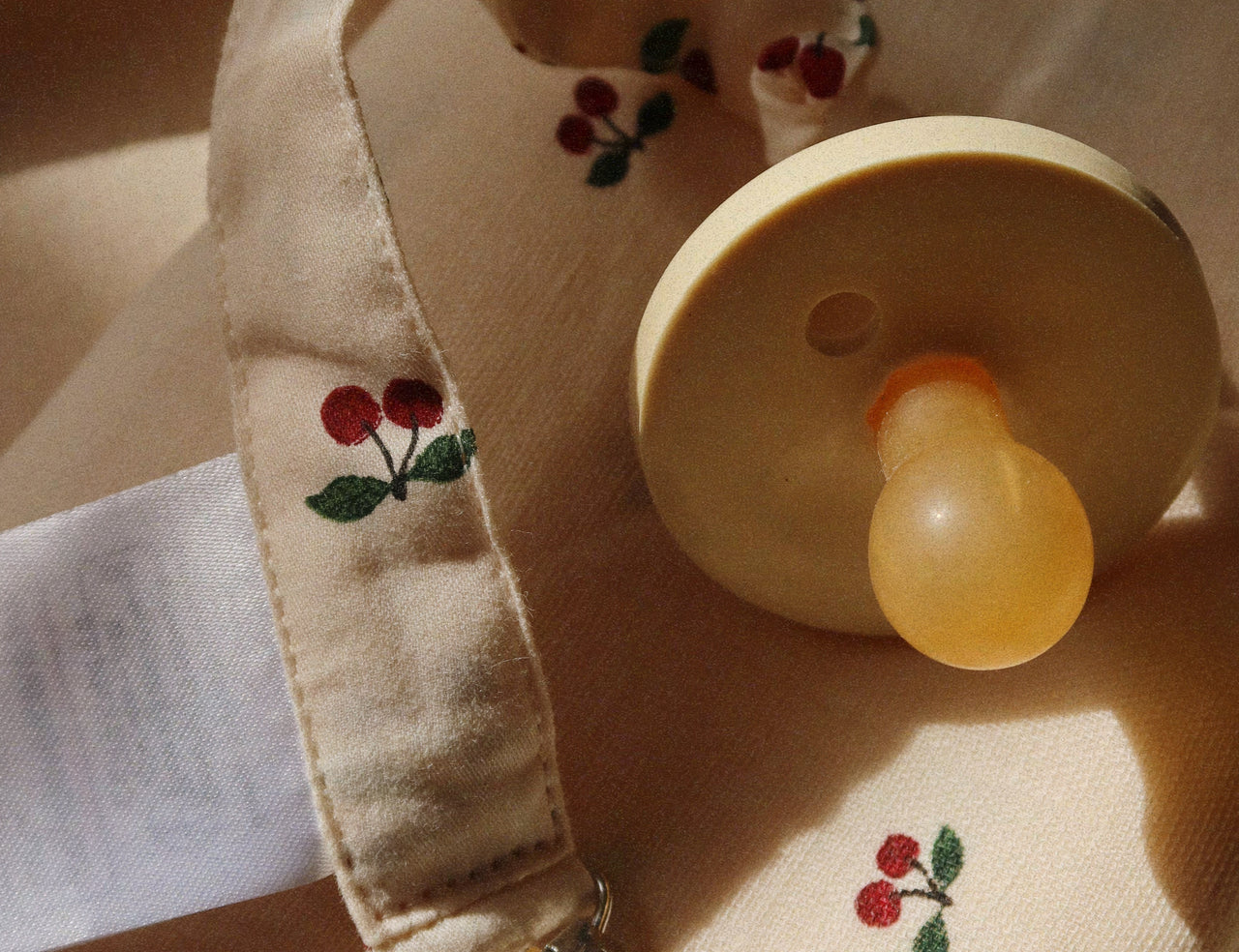 Konges Sløjd A/S PACIFIERS cherry