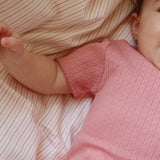 Konges Sløjd A/S Babybeddengoed stripie petite rose