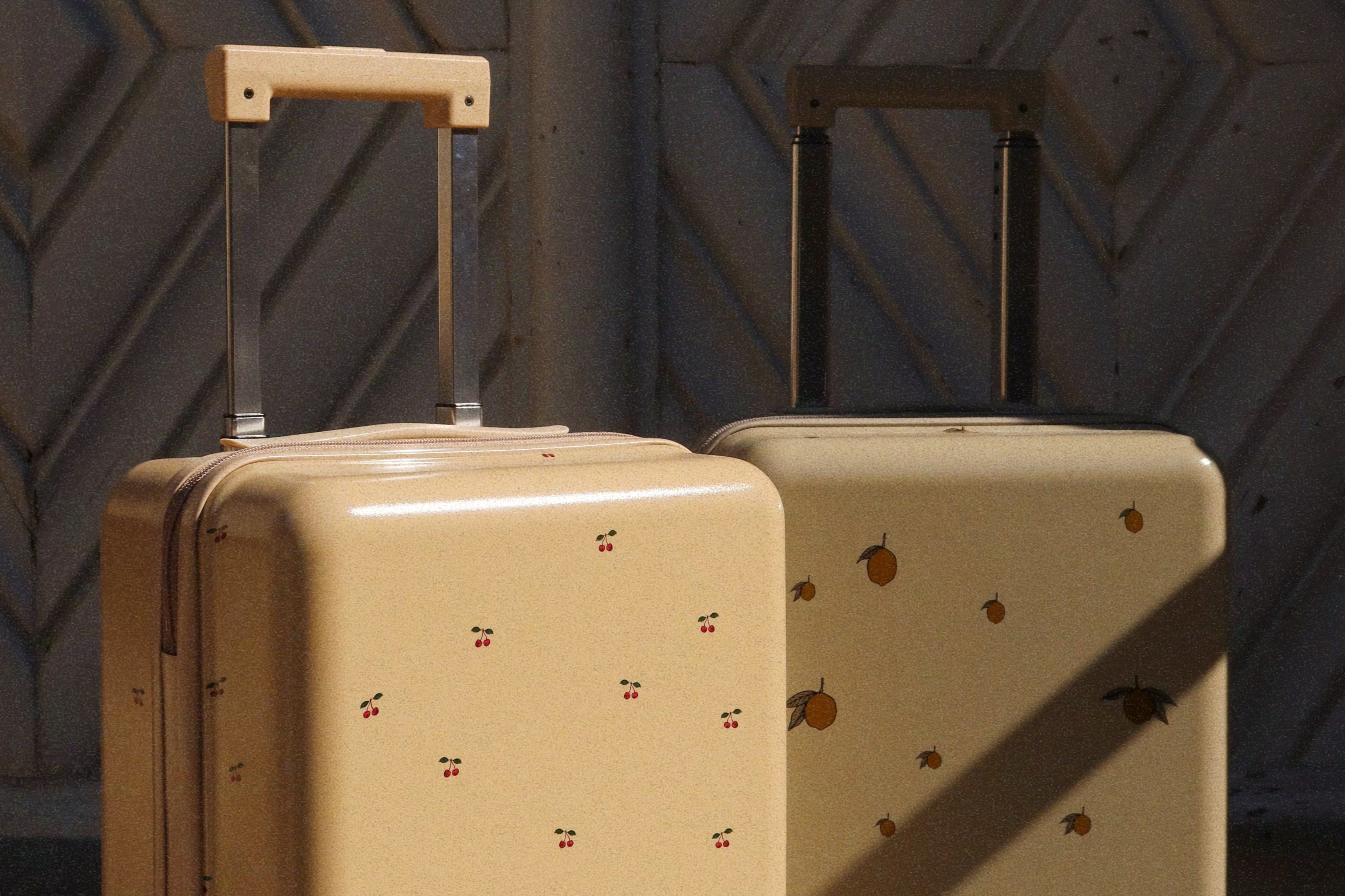 Konges Sløjd A/S TRAVEL SUITCASE cherry